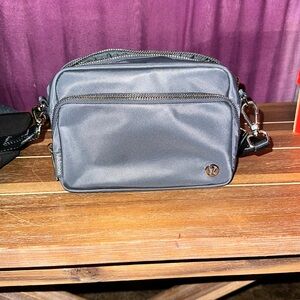 LULULEMON EVERYWHERE CROSSBODY BAG IN GRAY